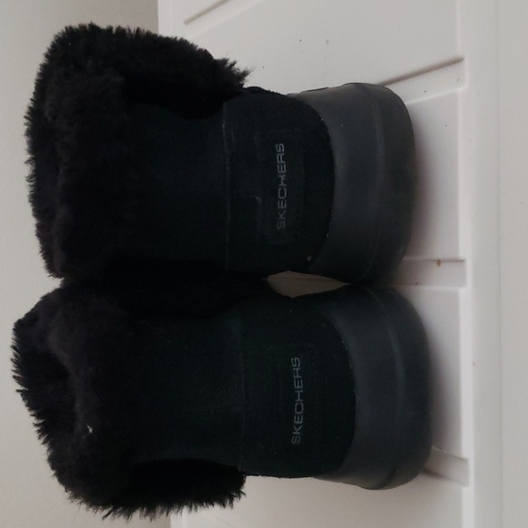 Sketchers Black leather winter boots with faux fur lining, women's size 7 - Picture 4 of 8